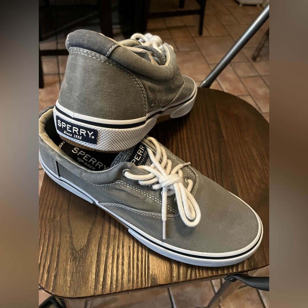 Sperry sneaker NWOT never worn gray